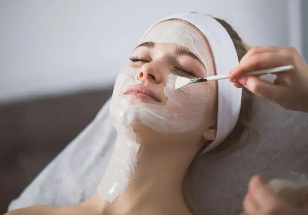 Peeling enzymatyczny - co to jest i jak działa na Twoją skórę