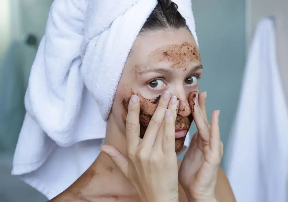 Domowy peeling do twarzy - Jak wygładzić cerę bez podrażnień?