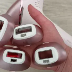 Różowe nakładki do depilatora laserowego Philips, przygotowane do rankingu depilatorów laserowych.