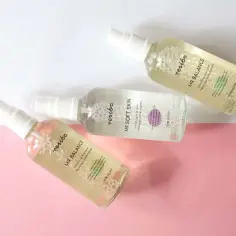 Hydrolat co to? Trzy buteleczki mgiełek do twarzy Resibo: MR BALANCE i MR SOFT SKIN, idealne do odświeżenia i nawilżenia skóry.