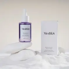 Serum Medik8 z bakuchiolem i peptydami, alternatywa dla retinolu. Dowiedz się, bakuchiol co to za składnik.