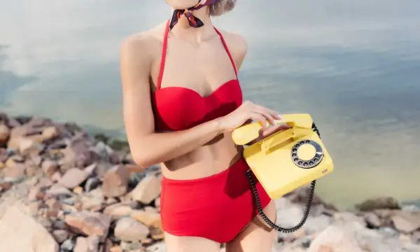 Co to bikini? Poznaj historię i różnorodność strojów kąpielowych