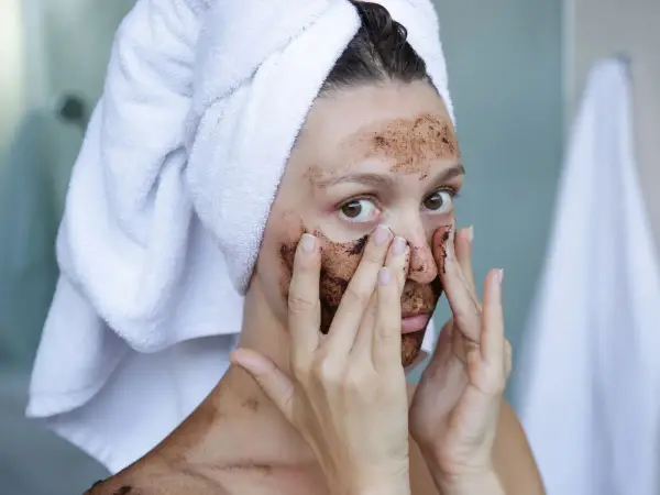Domowy peeling do twarzy - Jak wygładzić cerę bez podrażnień?